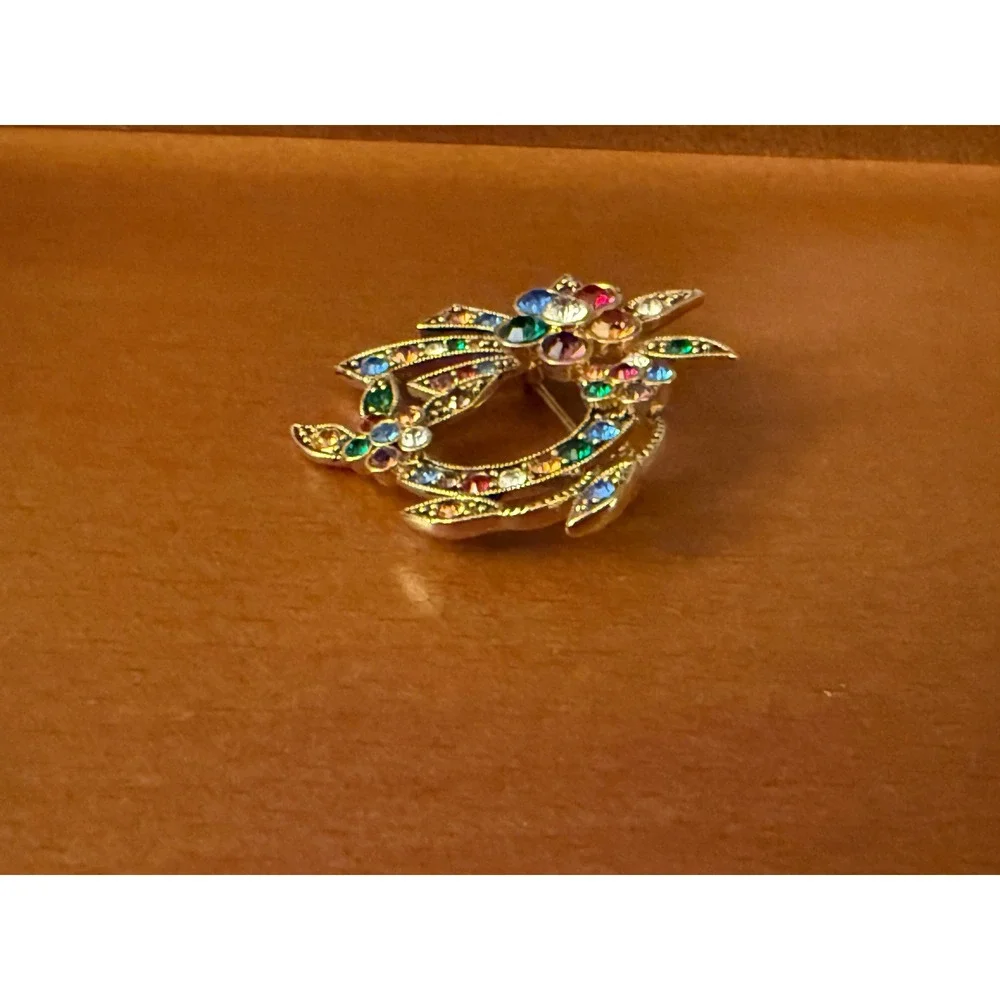 Vintage Gold Tone Multi Color Rhinestone Floral Wreath Brooch Pin Crystal Flower